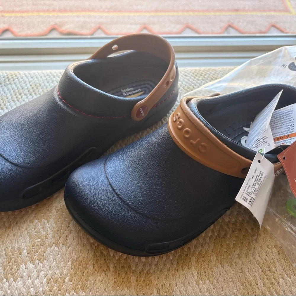 NWT Bistro Crocs Unisex Clog - Picture 3 of 9